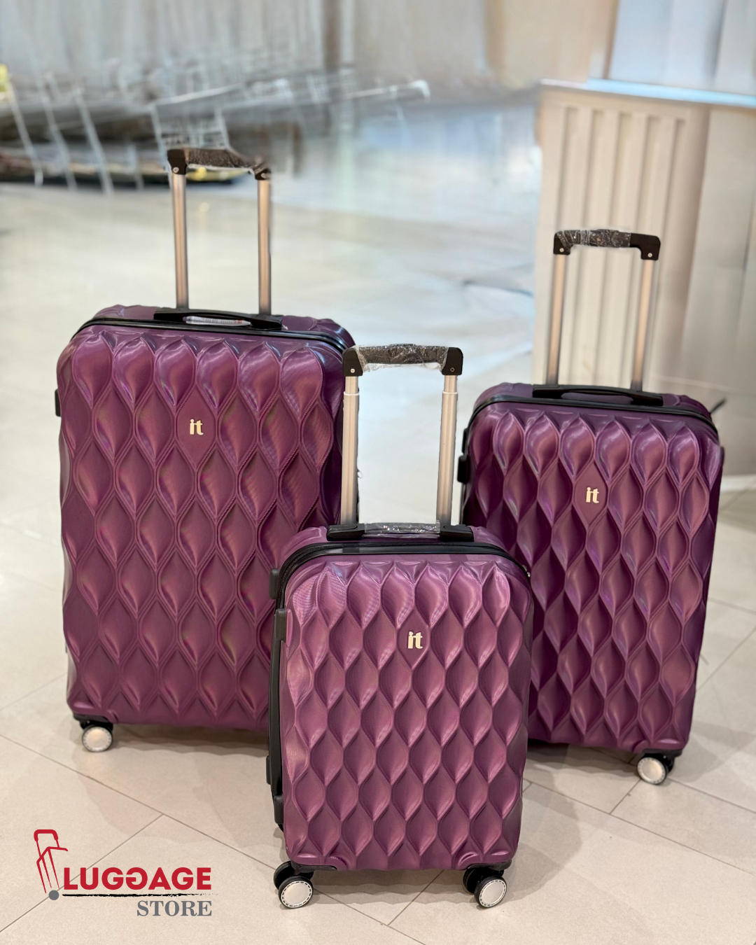 IT PC Luggage – Unbreakable, 4-Wheel Spinner with Telescopic Handle