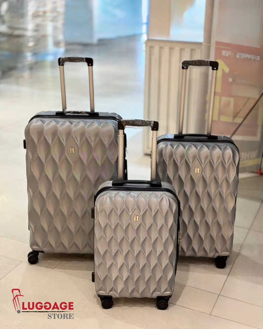 IT PC Luggage – Unbreakable, 4-Wheel Spinner with Telescopic Handle