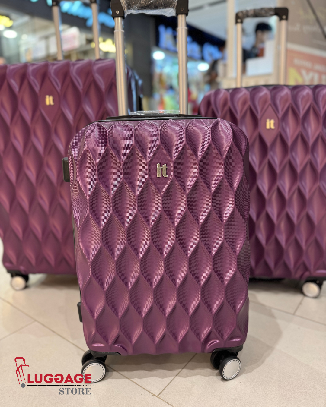 IT PC Luggage – Unbreakable, 4-Wheel Spinner with Telescopic Handle