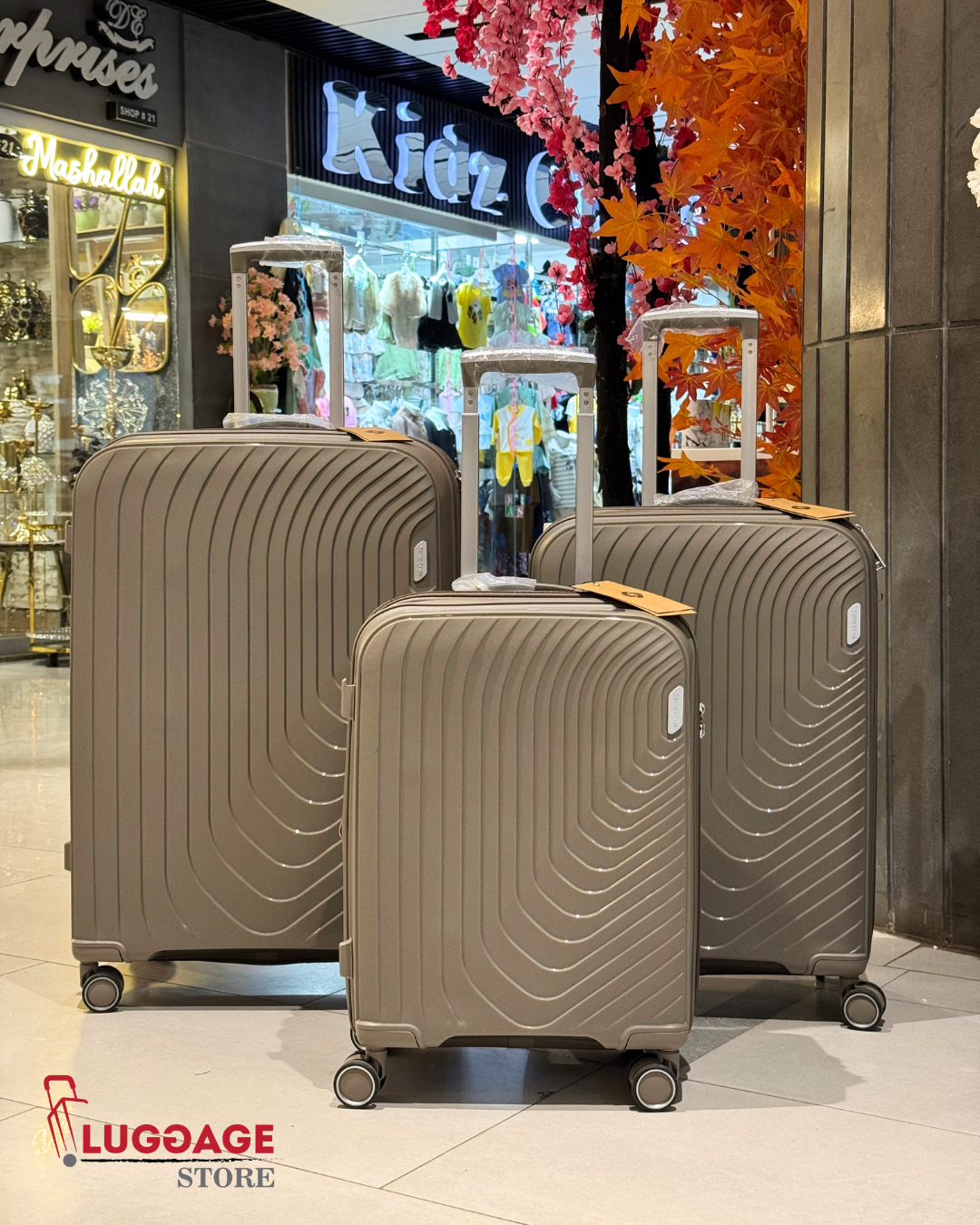 "Durable unbreakable polypropylene Samsonite suitcase in 3 sizes"

